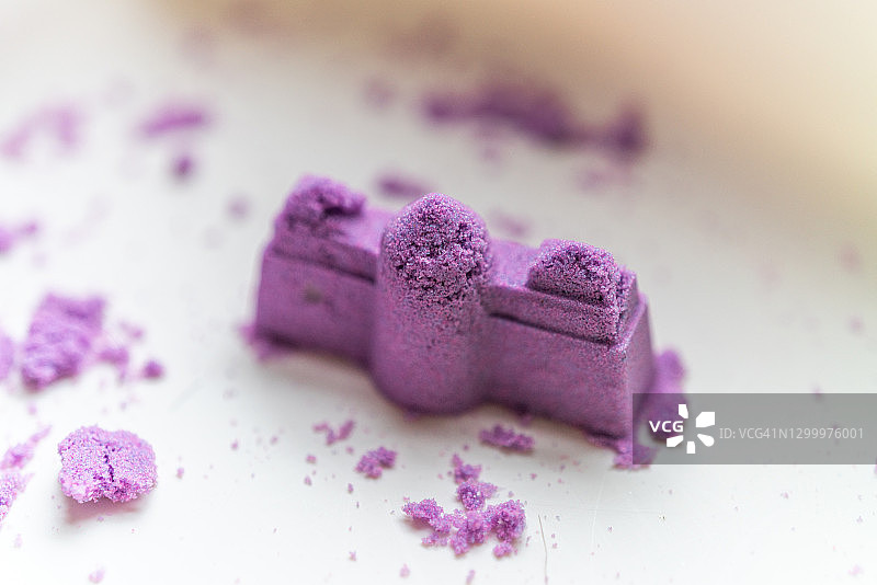 用紫色的沙子建造的城堡图片素材