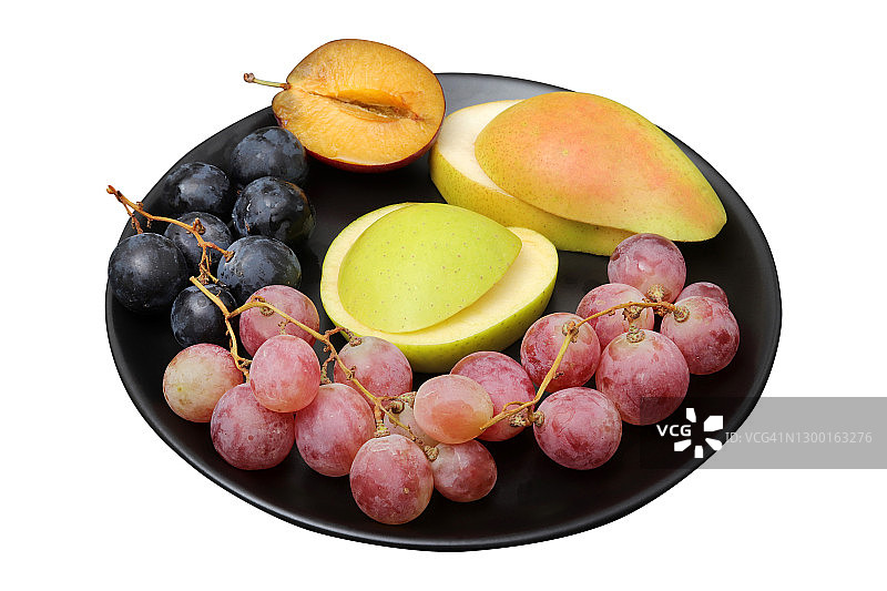 新鲜水果葡萄，李子，苹果，梨在盘子里图片素材
