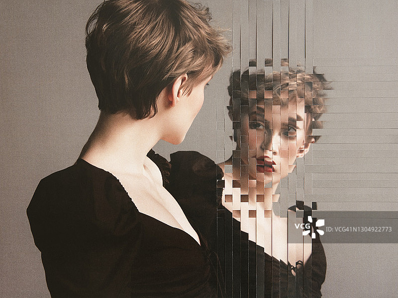 模拟拼贴与女性肖像和她的镜子反射图片素材