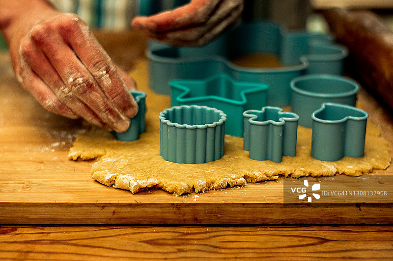用饼干面团做饼干的不同方法图片素材