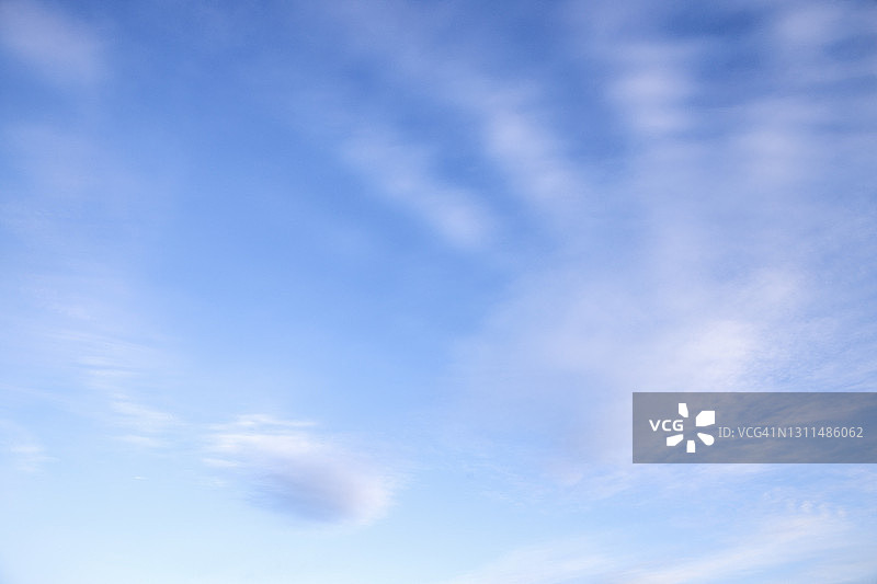 蓝天白云的全貌图片素材