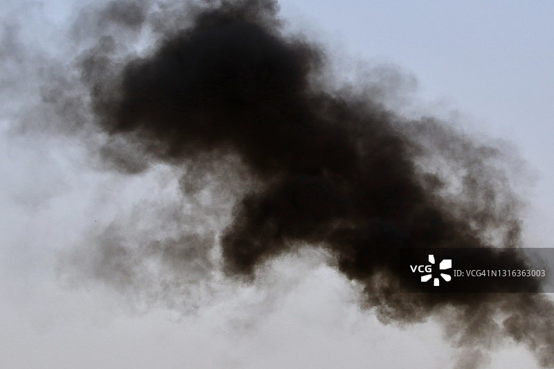天空中的烟雾污染图片素材
