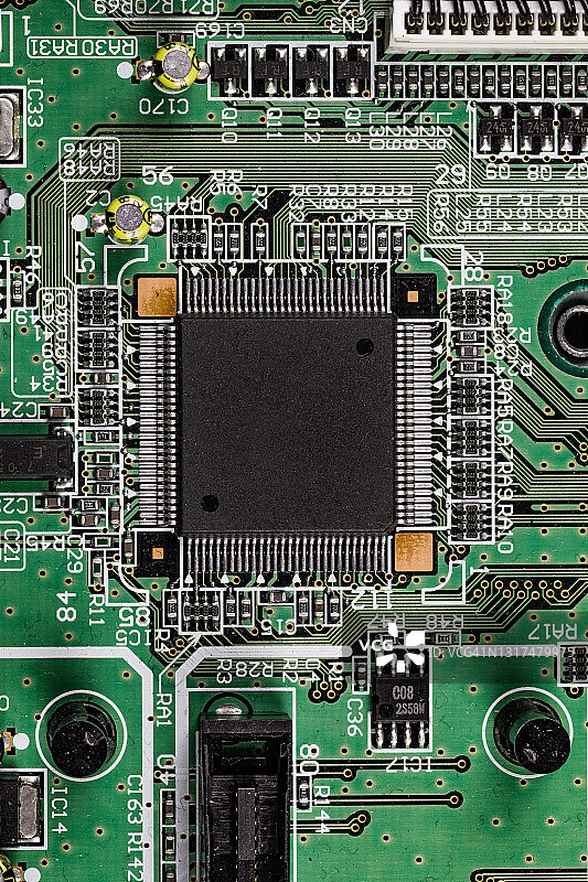 从近处看，计算机电路板上的CPU插座，英国图片素材