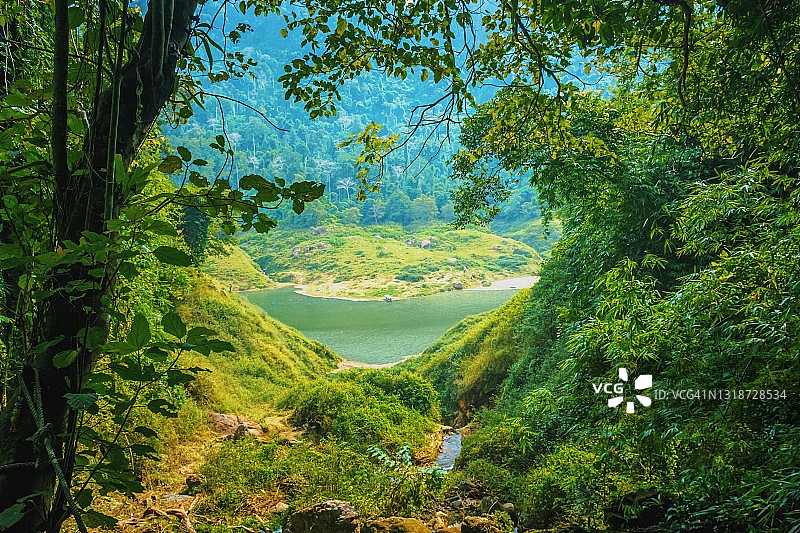 亚洲泰国库恩丹普拉坎川大坝的风景森林图片素材
