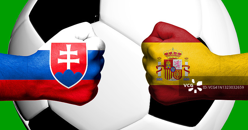 西班牙和斯洛伐克的国旗被画在两个互相紧握的拳头上，背景是3d足球。混合媒体足球比赛的游戏概念图片素材