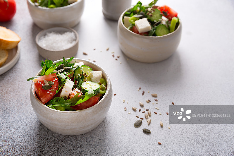 蔬菜沙拉在碗里，健康饮食图片素材