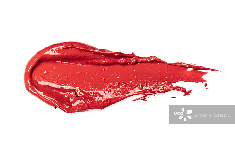 红色闪光唇膏标记在白色背景孤立。唇膏涂抹。化妆品和皮肤护理产品。美容化妆品。美容。特写镜头。图片素材