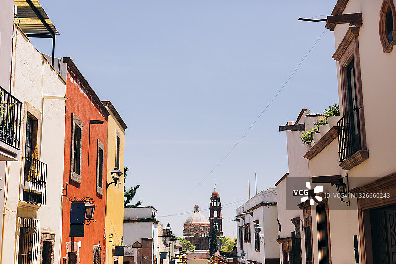 低角度的城市景观圣米格尔德阿连德，墨西哥图片素材