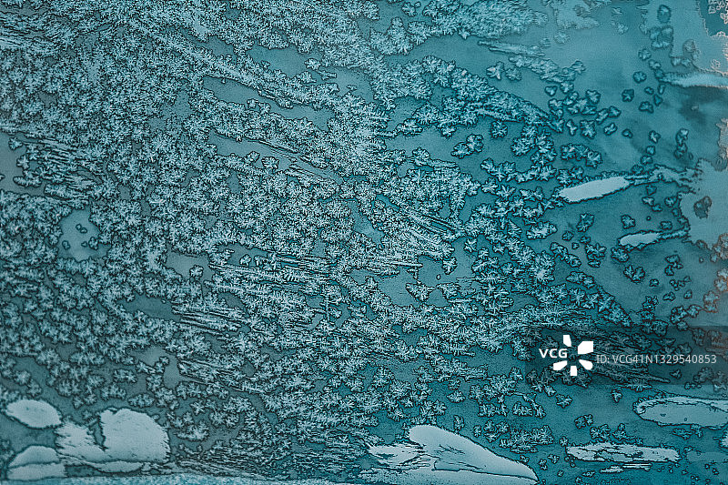 抽象的冬季背景，结霜的窗户图片素材