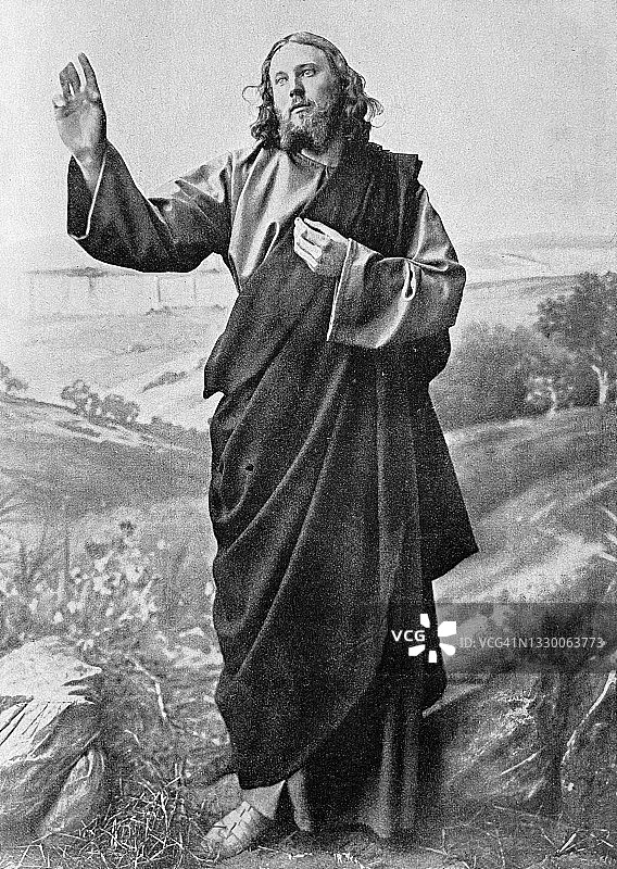 祝福耶稣站在草地上，举起右手图片素材