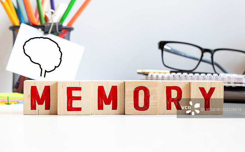 记忆——字由木块加上字母，记忆信息记忆概念。图片素材