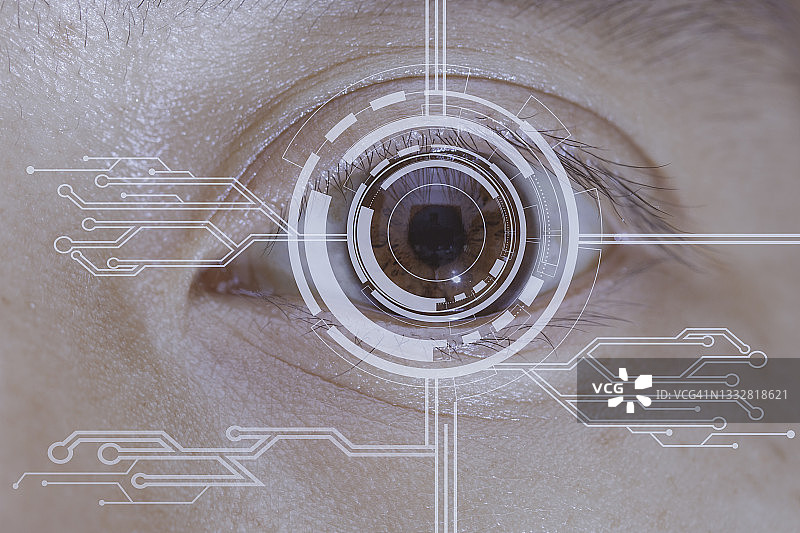 近距离的眼睛在扫描过程中的数字信息技术。图片素材