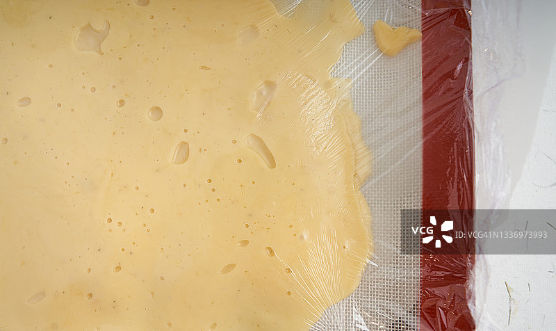准备完美融化的奶酪片图片素材