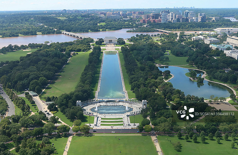 华盛顿特区林肯纪念堂和国家二战纪念馆的鸟瞰图图片素材