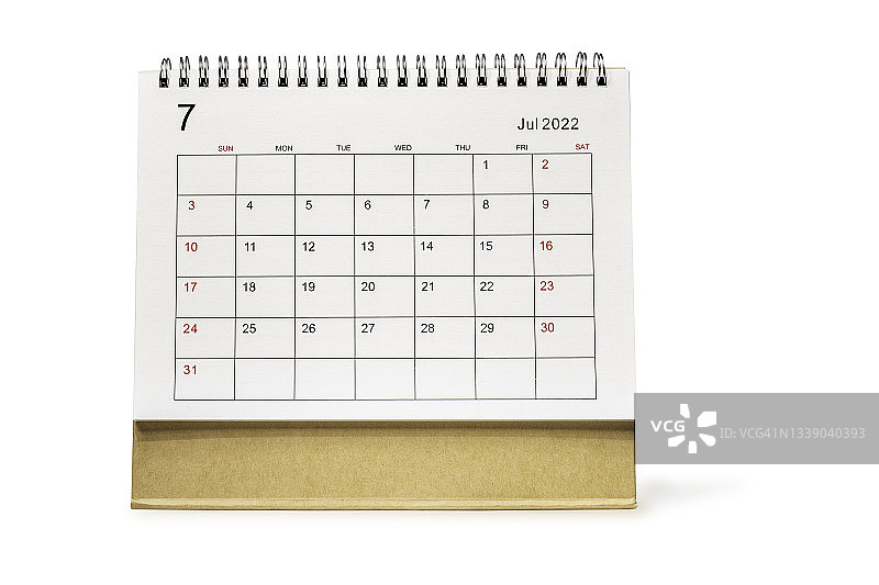 7月，2022年日历桌为组织者规划和提醒隔离在白色背景上。剪切路径图片素材
