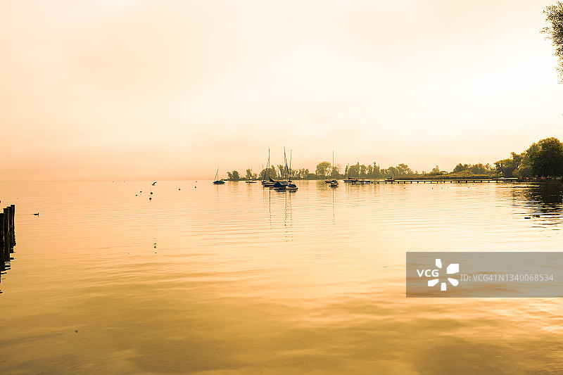 安默湖码头，雾天，风景，蓝天图片素材