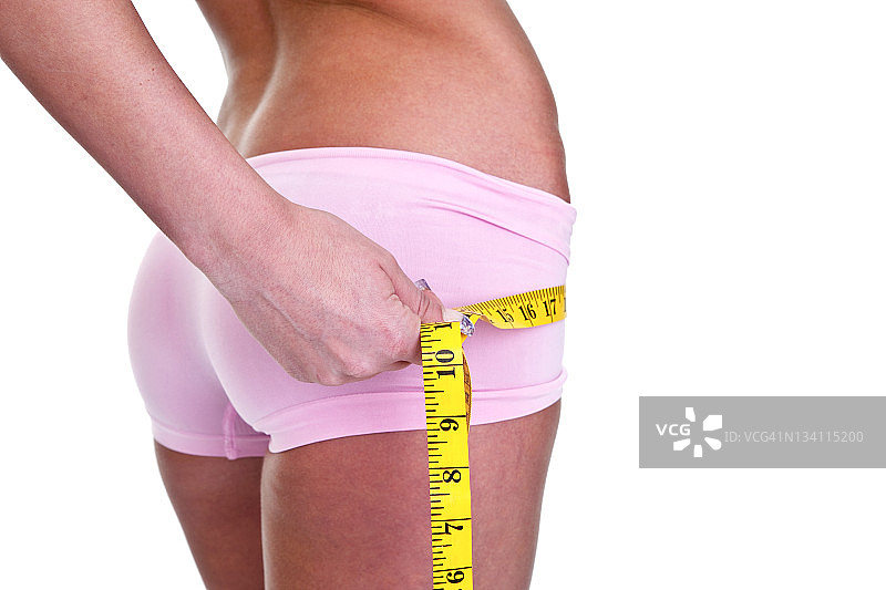测量臀部的女人图片素材