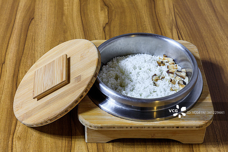 韩国传统食物——火锅饭图片素材