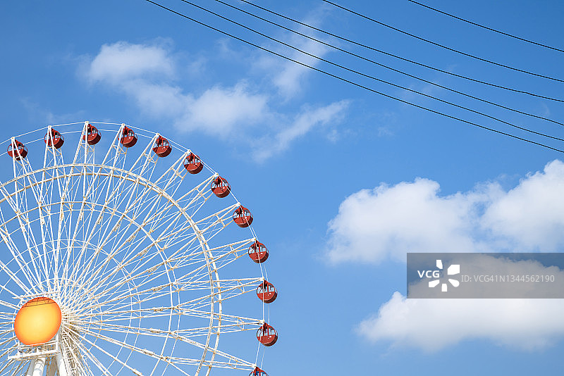 日本冲绳的蓝天摩天轮。图片素材