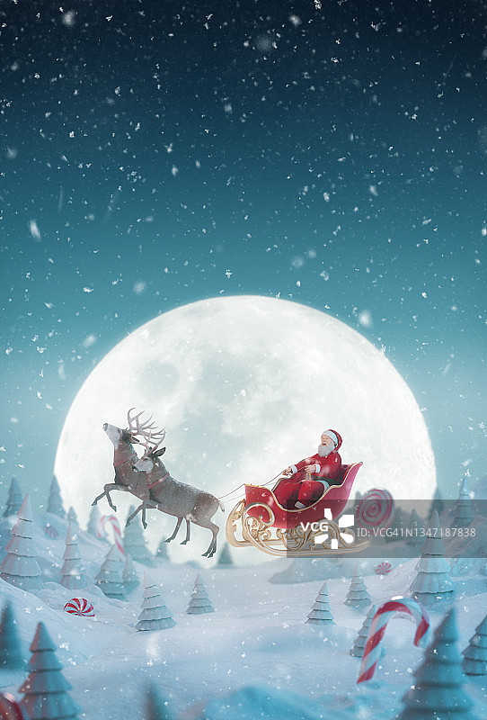 快乐的圣诞老人驾着圣诞雪橇在魔法森林里拿着拐杖糖。图片素材