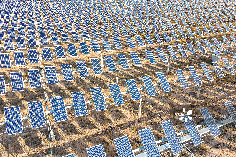 太阳能发电站鸟瞰图图片素材