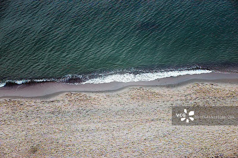沙滩和波浪的涟漪图片素材
