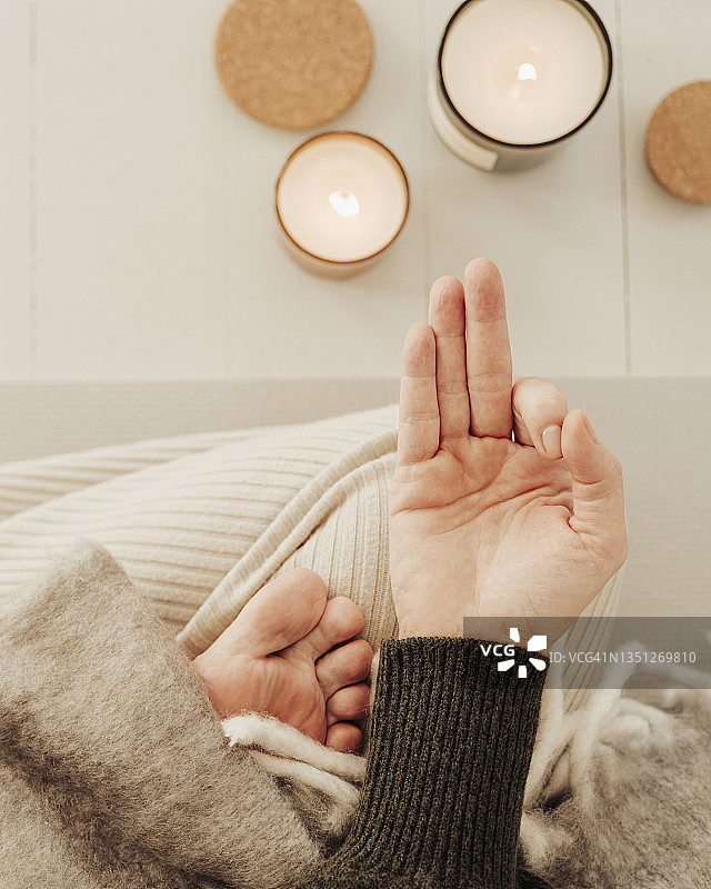 正常中成年女性禅修系列吉阳手印图片素材