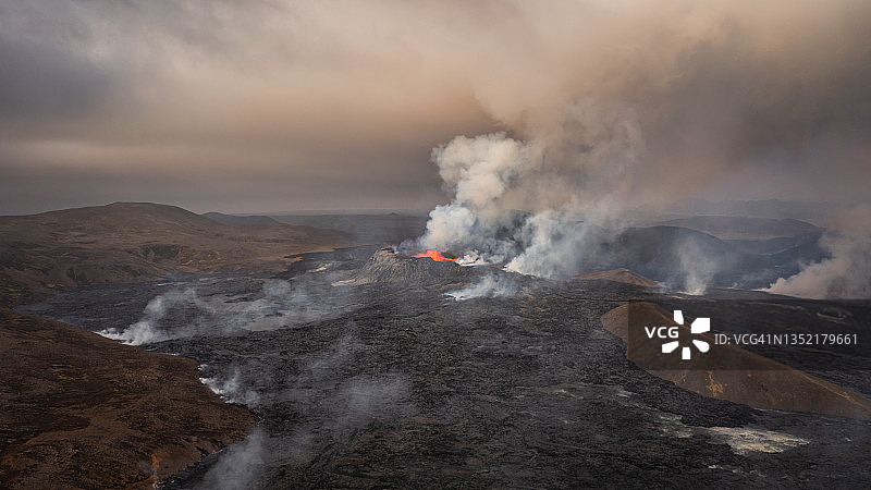 火山爆发的冰岛壮观的景观全景图片素材