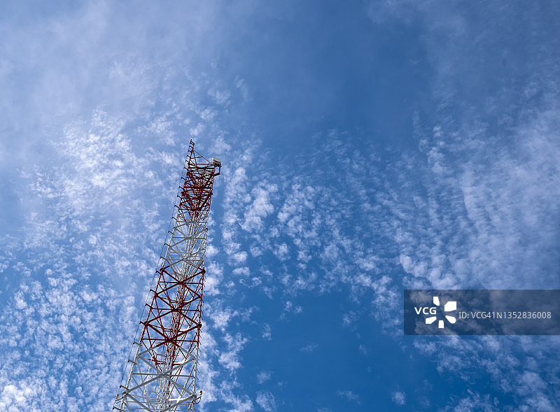 信号塔，红色和白色，用于通信图片素材
