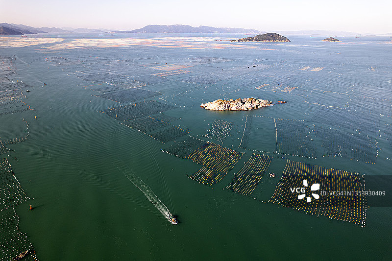 无人机视角的海水养殖农场图片素材