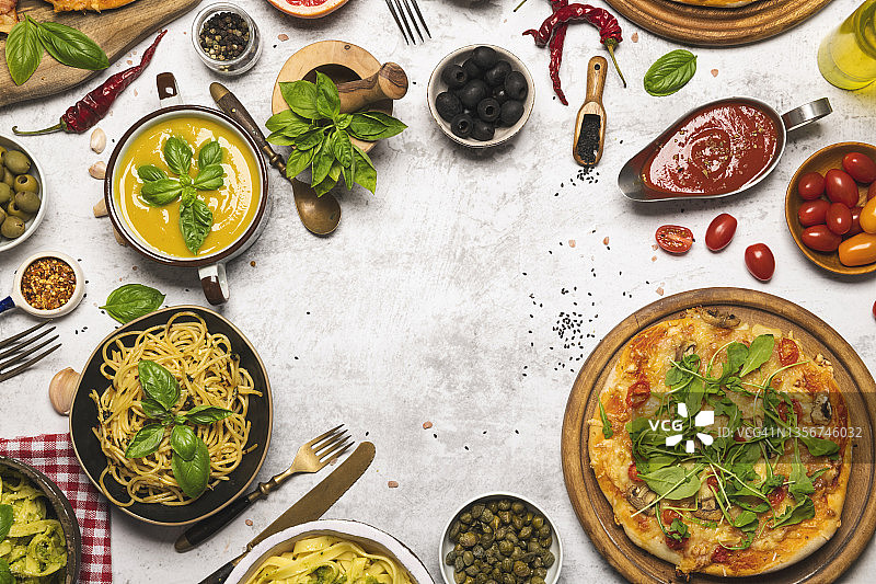 桌面视图与意大利美食集图片素材