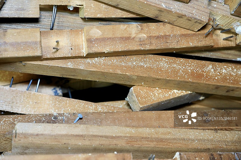 木工车间里的废木料图片素材