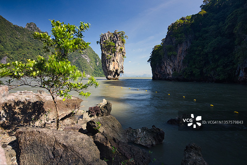 泰国，攀湾，奥攀国家公园，考平坎岛，塔普岛岩石或詹姆斯邦德岩石图片素材