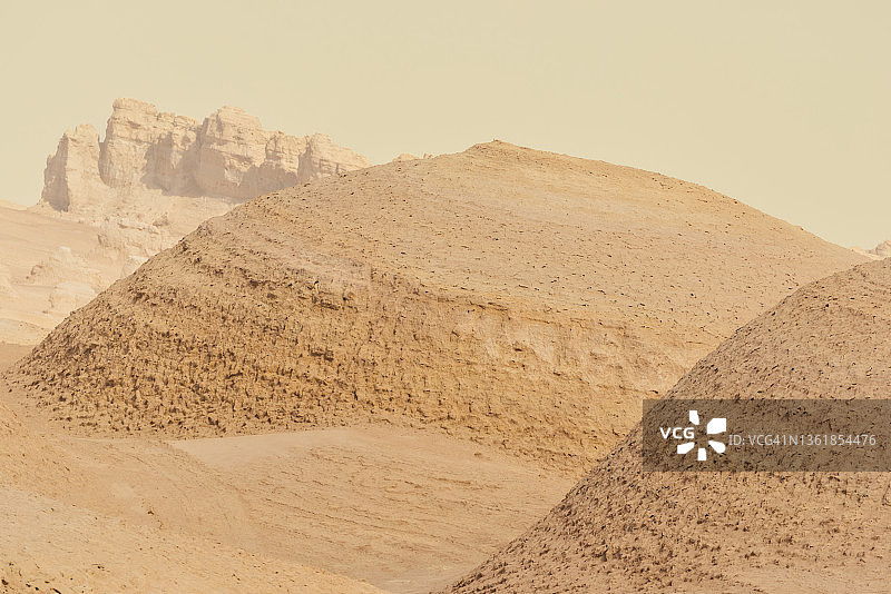 青海省干旱的沙漠风光图片素材