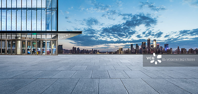 重庆全景天际线和空地板的现代建筑图片素材