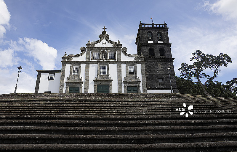 葡萄牙，亚速尔群岛，里贝拉格兰德，通往圣母教堂的台阶图片素材