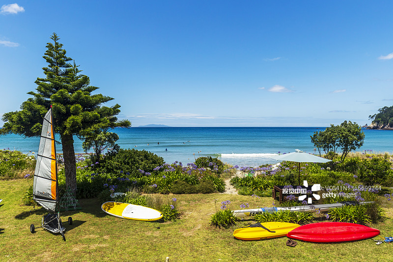 在新西兰的Whangamata海滩的一个巴赫的后院看到的景色图片素材