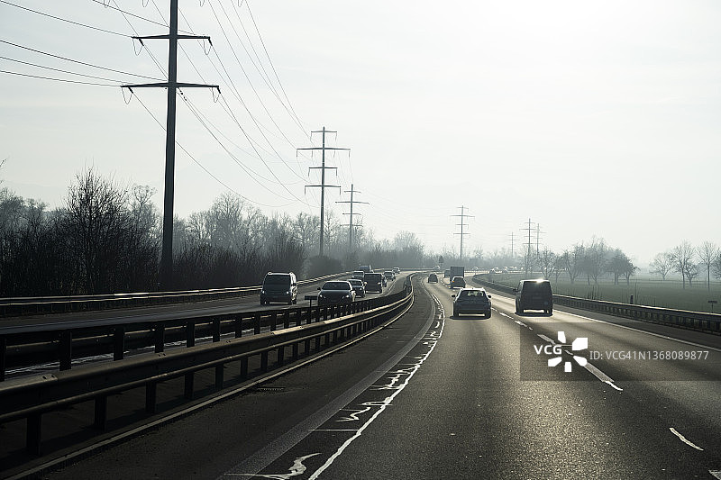 Ebikon附近高速公路上的交通图片素材