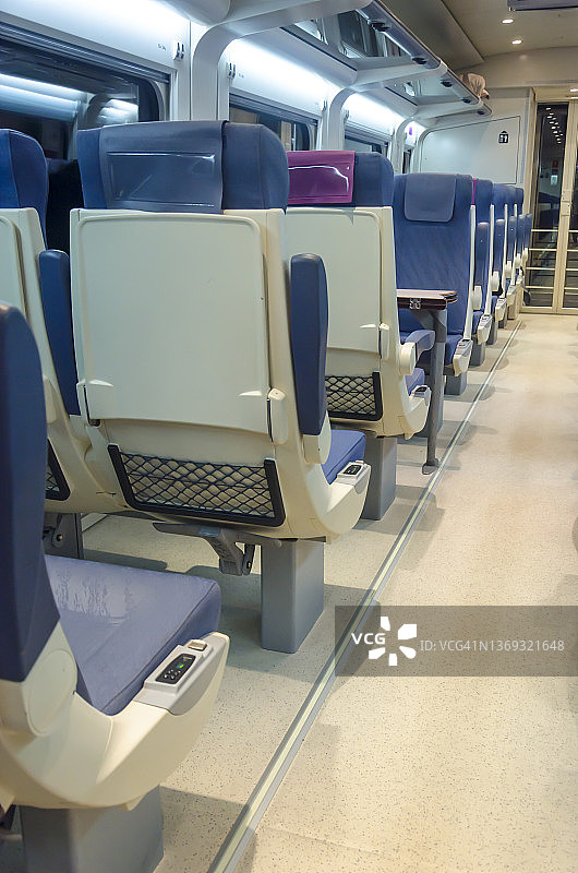 客车上的一排排空座位图片素材