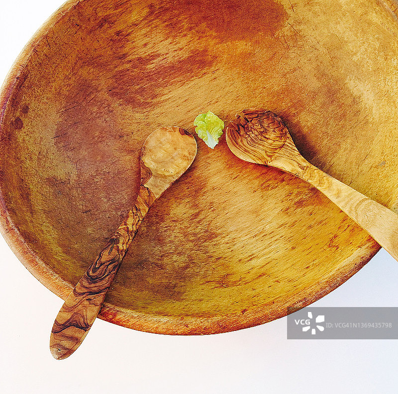大沙拉碗-非常小的一片生菜-系列的一部分图片素材