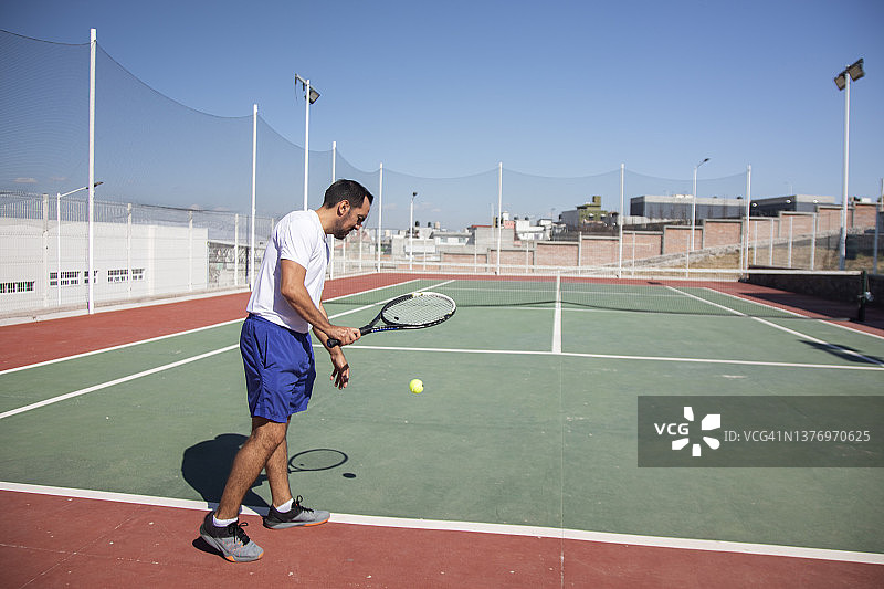 男子网球训练图片素材