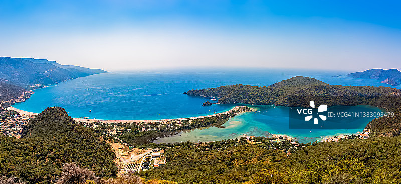 Oludeniz海滩的全景。蓝色泻湖，Fethiye/Mugla，土耳其。暑假概念。图片素材