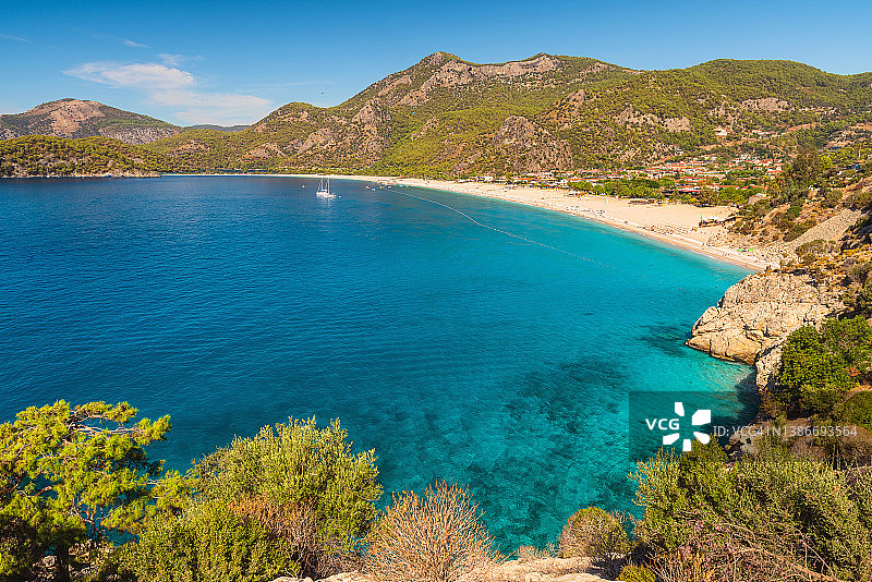土耳其Mugla地区地中海上的Oludeniz海滩的美丽景色。暑期旅游目的地图片素材