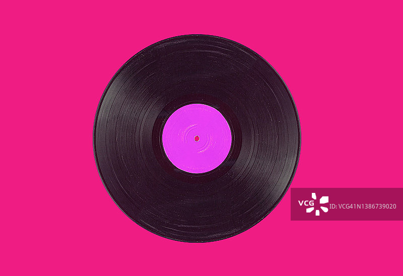 复古的留声机唱片在大胆的颜色背景。复古音乐背景，黑胶唱片。图片素材