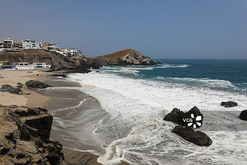 秘鲁利马南部的蓬塔内格拉海滩图片素材