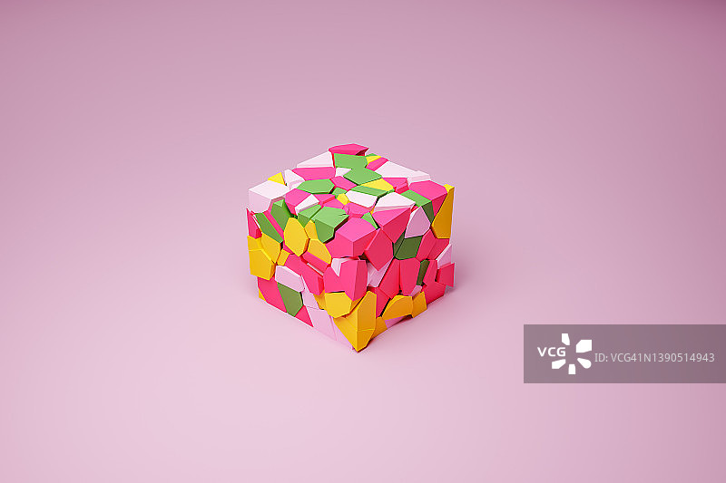 数字生成的立方体图像分割成碎片与粉红色背景的春天的颜色，3d渲染图片素材