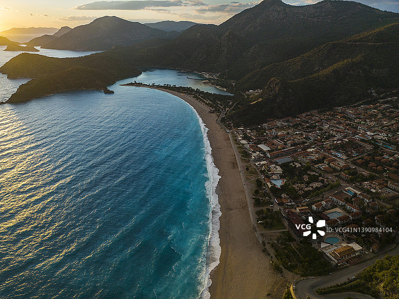 无人机拍摄的爱琴海Oludeniz海滩，Fethiye Mugla土耳其图片素材
