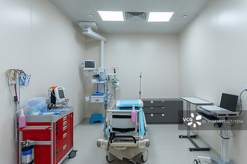 多功能ICU病床及医疗设备。图片素材