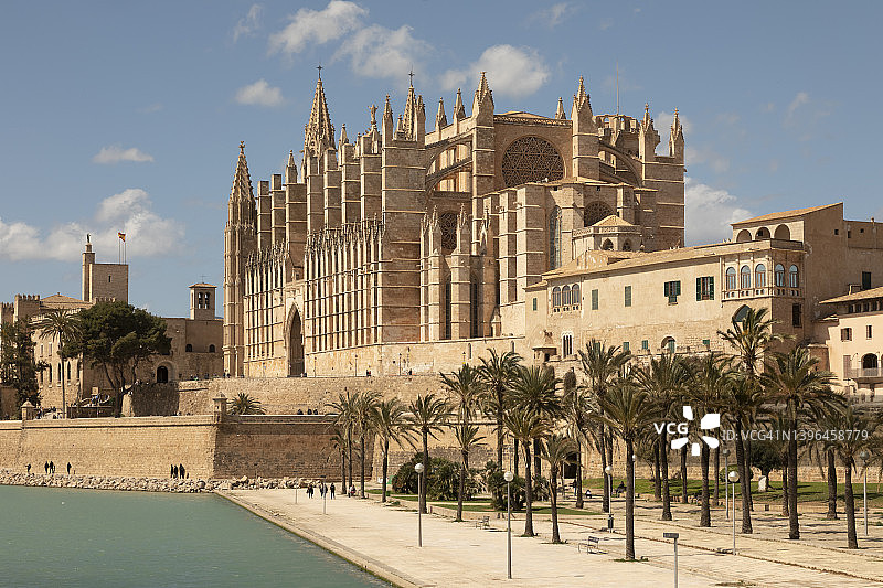 西班牙，巴利阿里群岛，帕尔马，帕尔马大教堂的外观在夏天图片素材