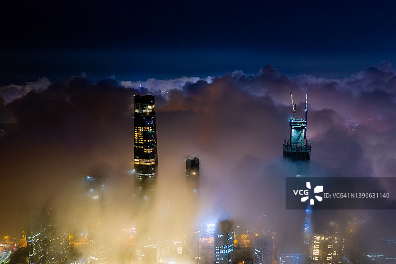 雾中的青岛城市景观，青岛，山东省，中国图片素材